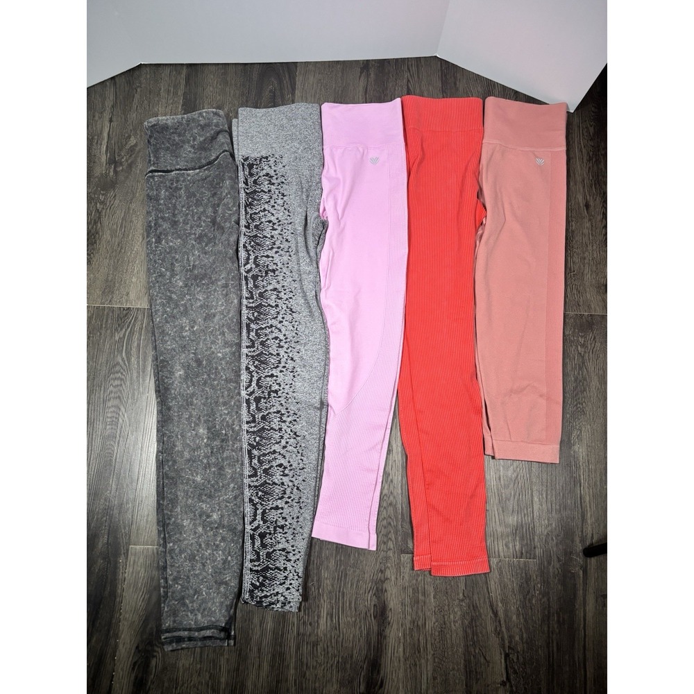 ⁠Lot of 4 Forever 21 Womens Seamless Leggings Sz M High Waist Snake Print